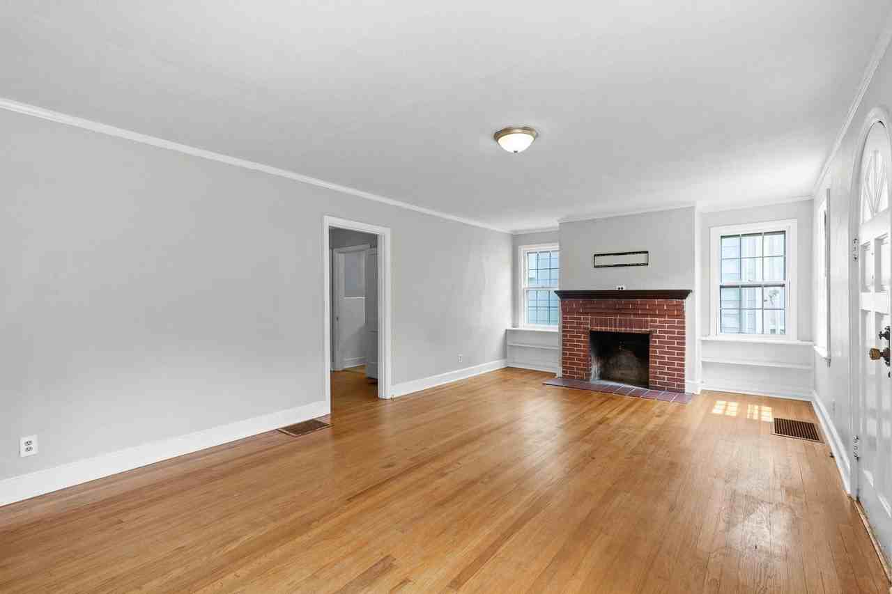 201 S Moore Rd - Photo 2 of 12