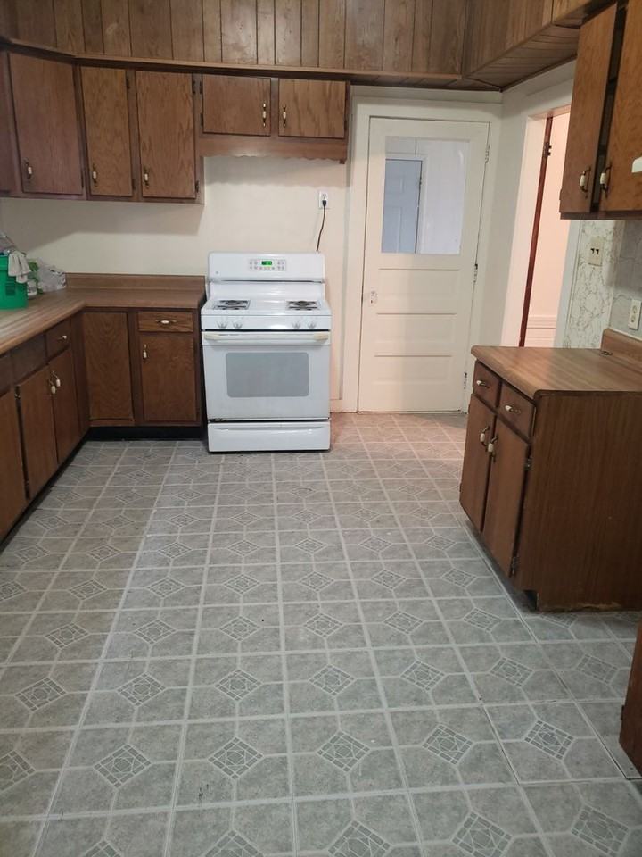 1114 Hugh St - Photo 3 of 11