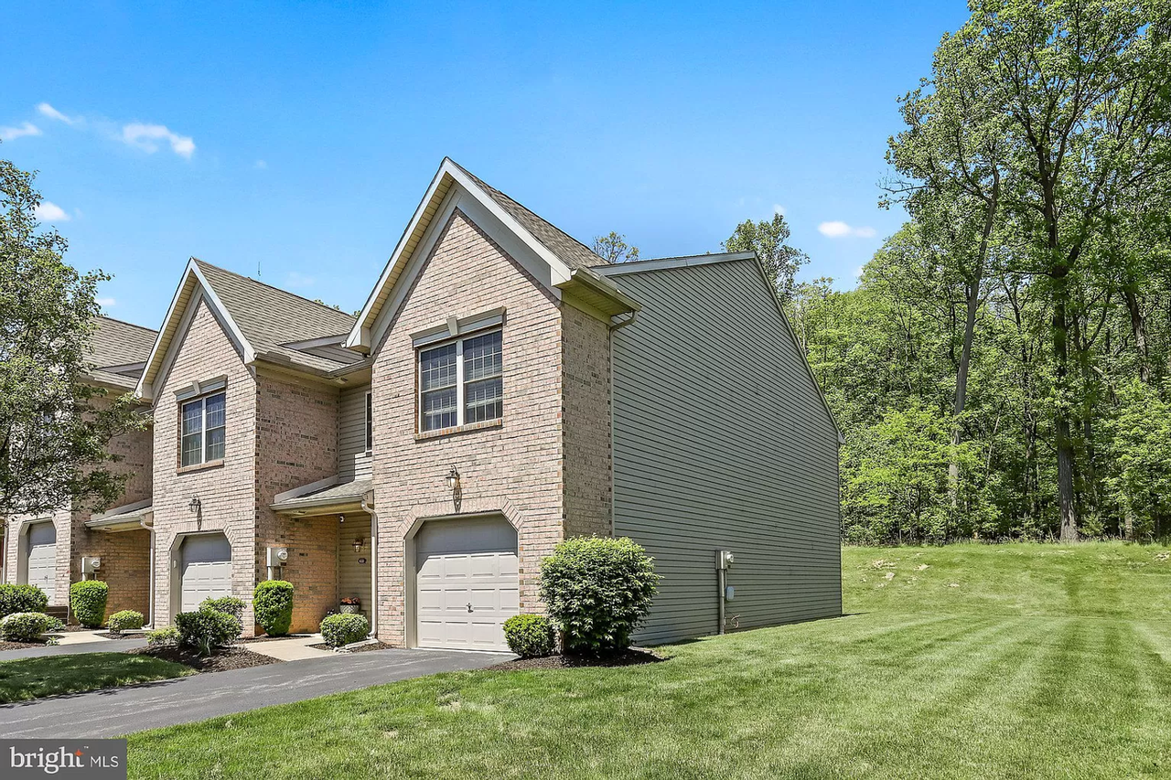 622 Glenbrook Dr - Photo 2 of 20