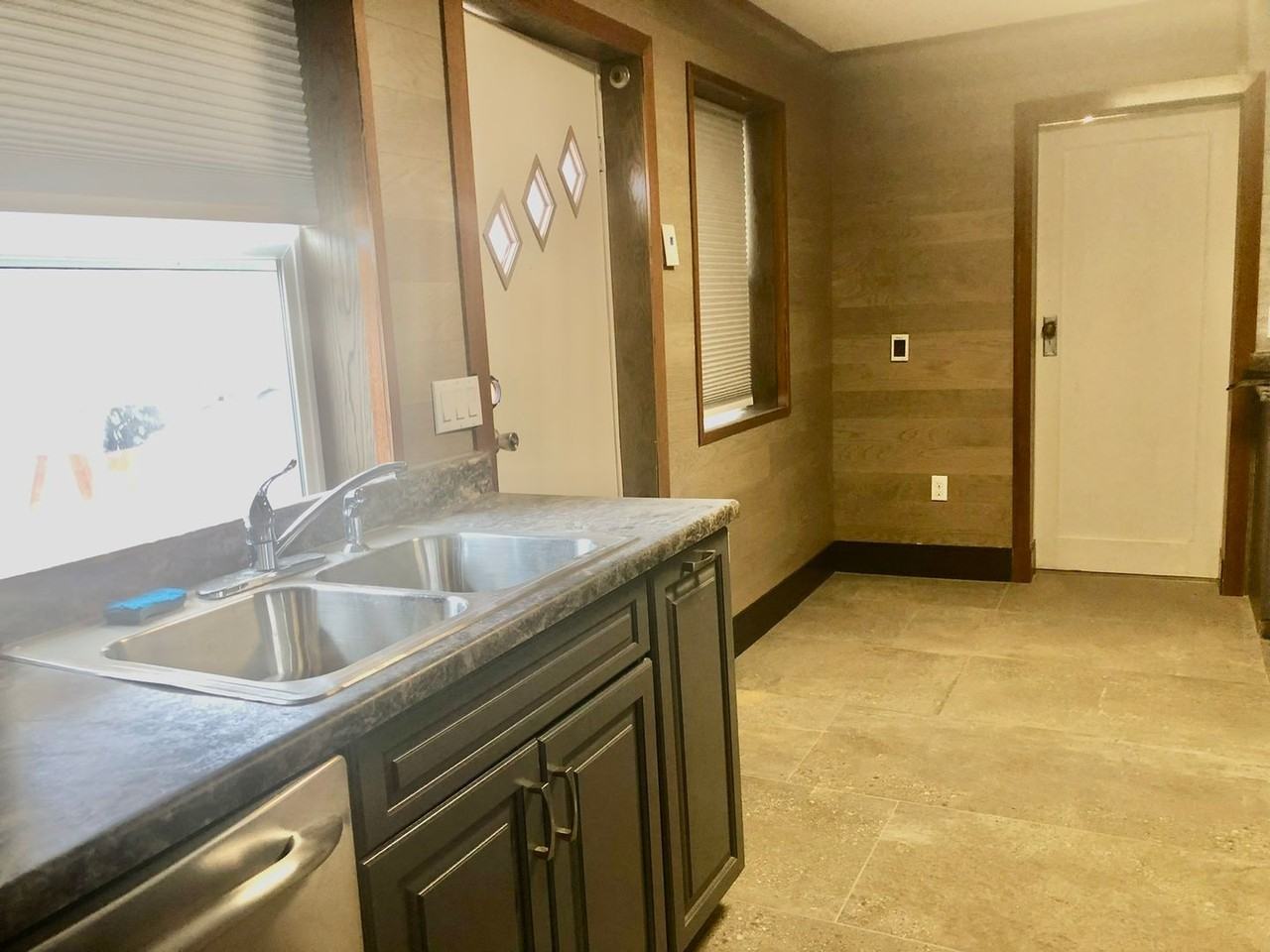 815 Newark Street - Photo 5 of 29