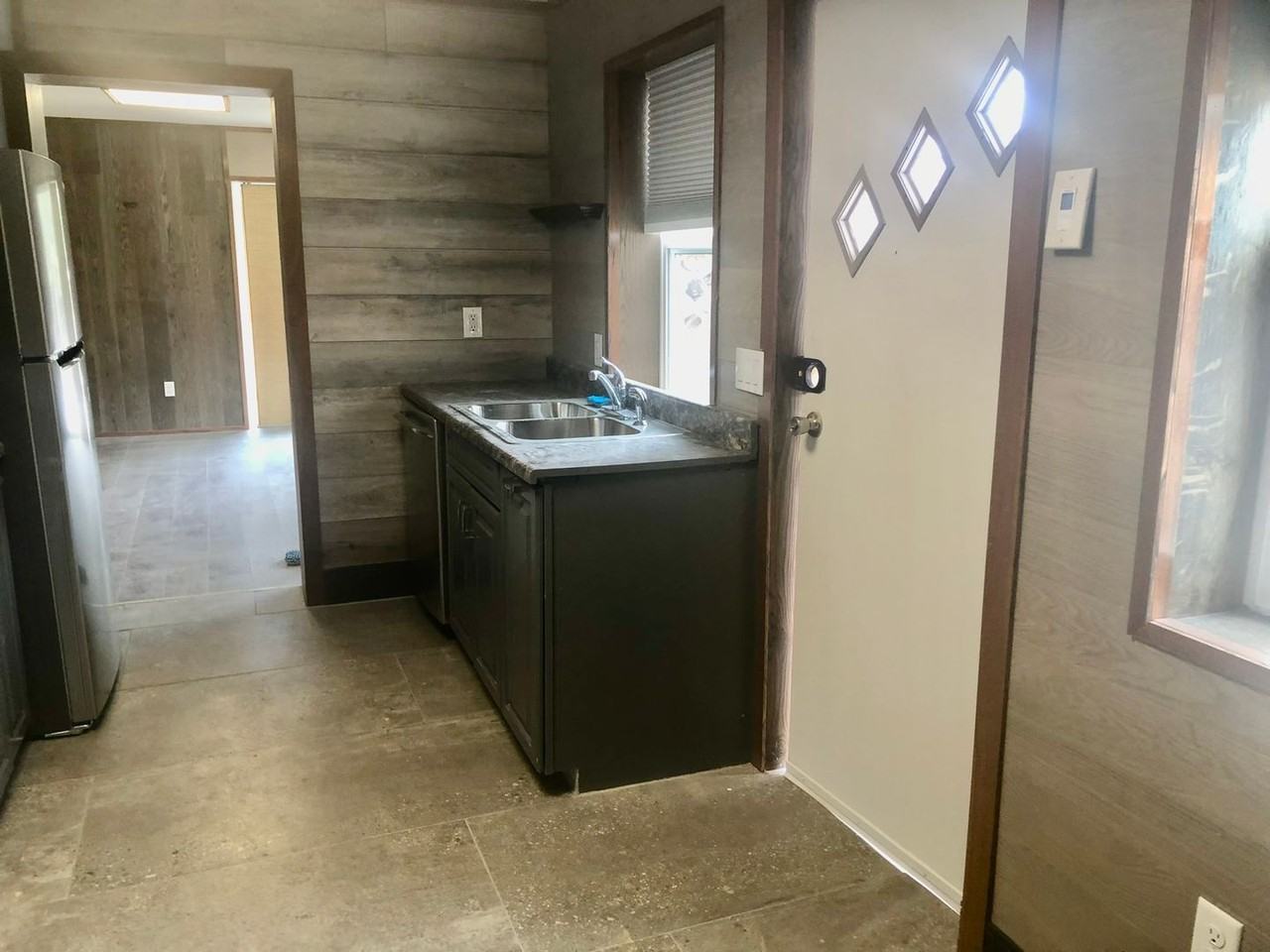 815 Newark Street - Photo 6 of 29