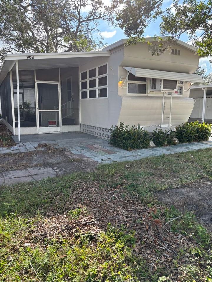 908 50th Avenue Plz W - Photo 2 of 24