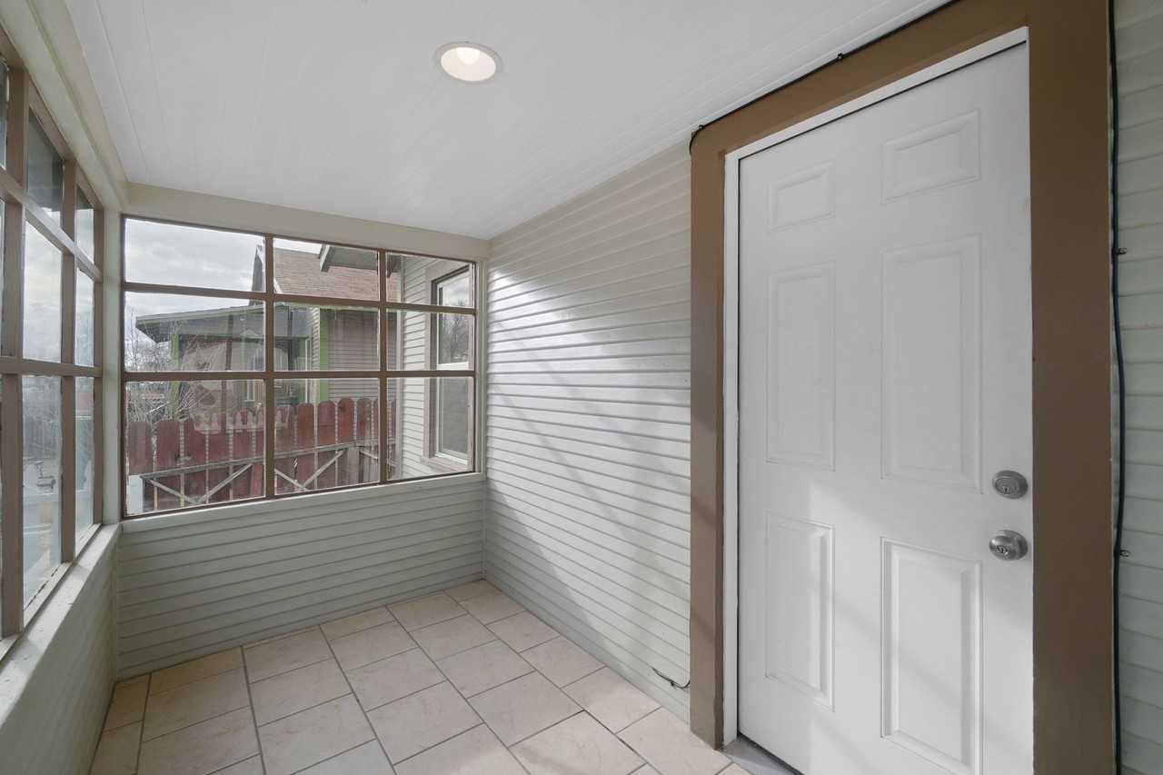 78 W Park St - Photo 5 of 20