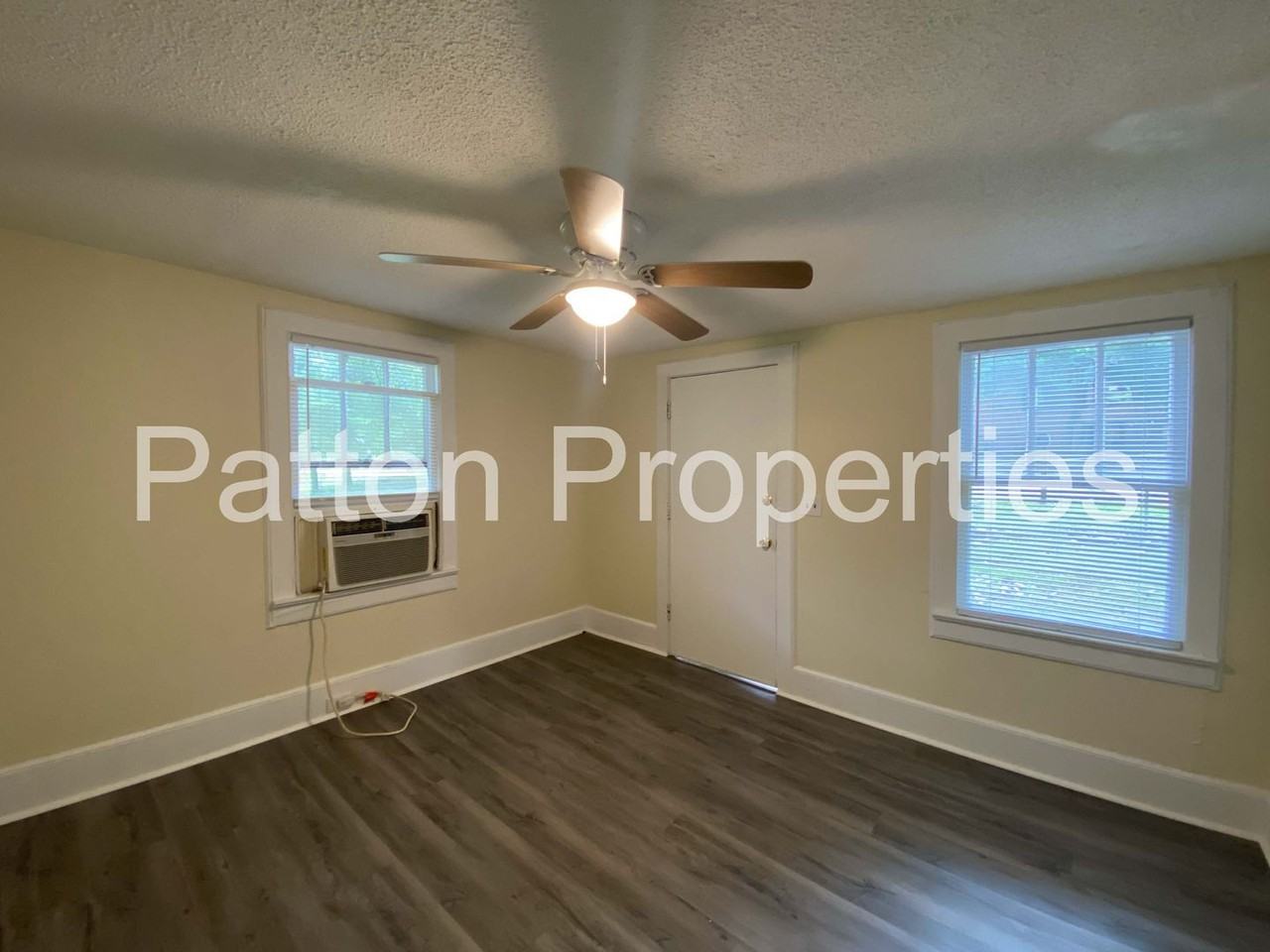 5240 Spalding Ave - Photo 2 of 12