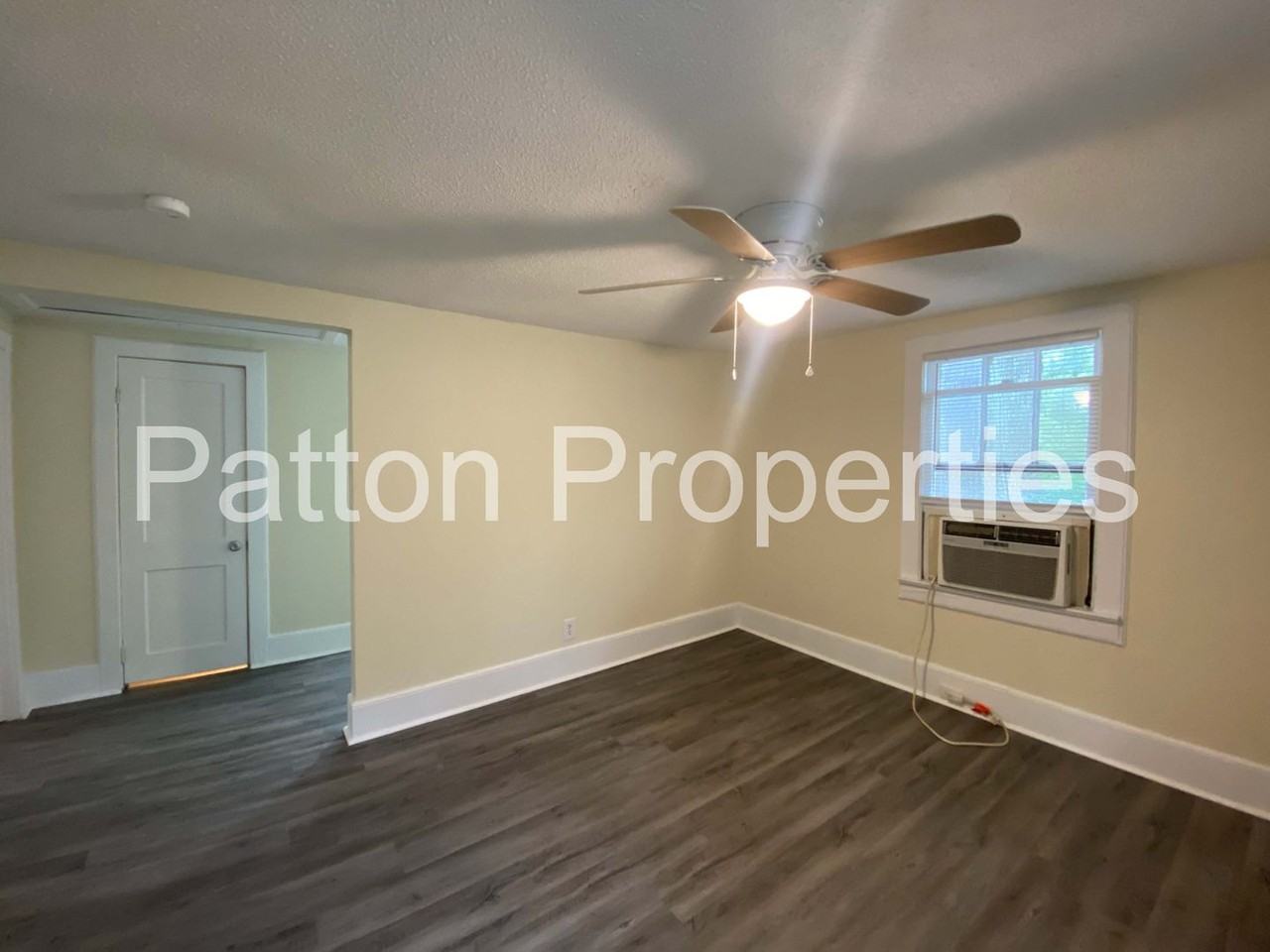 5240 Spalding Ave - Photo 3 of 12