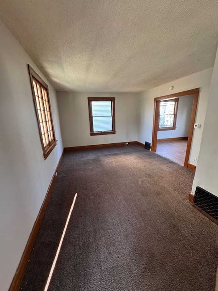 3017 Hoagland Ave - Photo 2 of 8