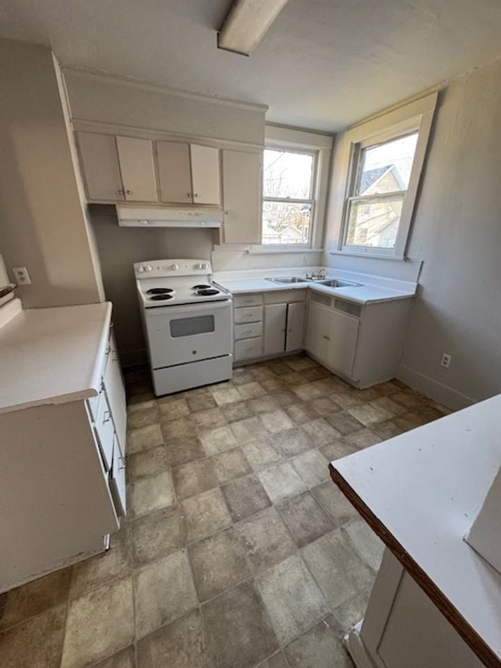 3017 Hoagland Ave - Photo 3 of 8