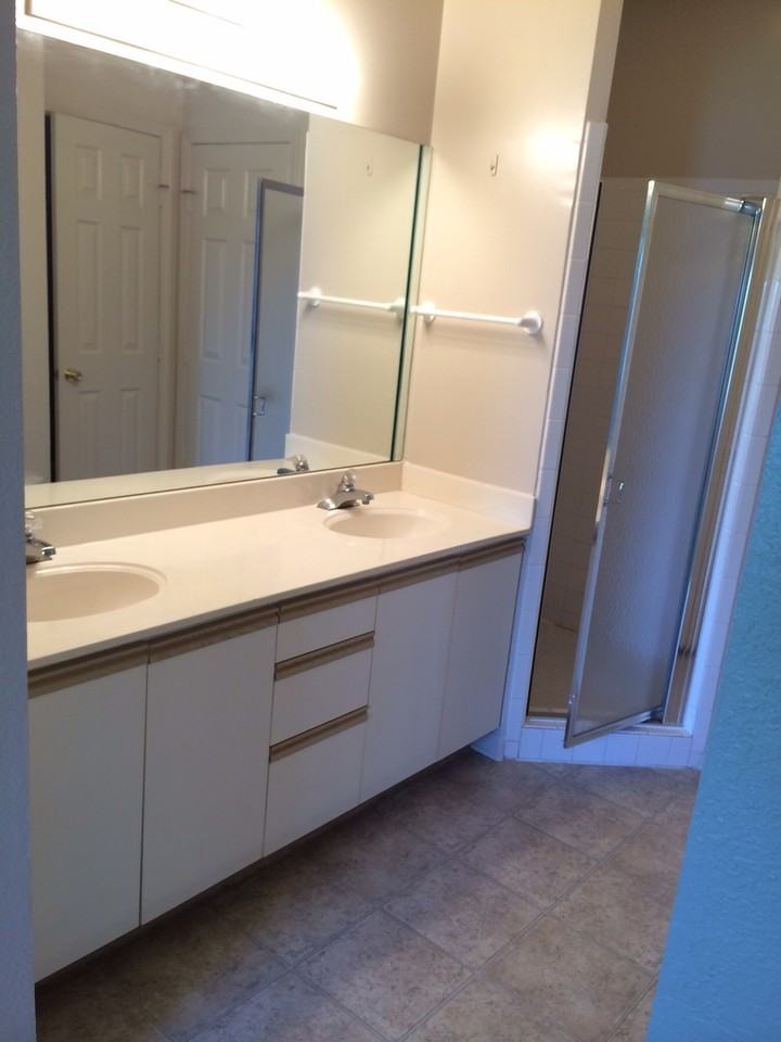 835 Fairview St #2 - Photo 4 of 12