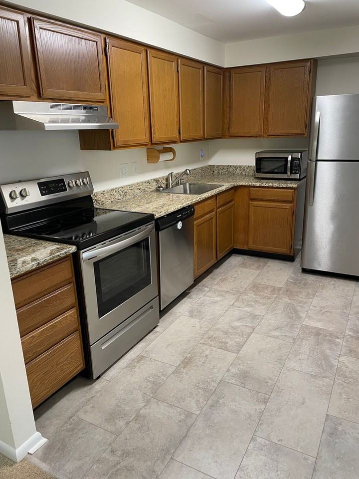 321 Walnut Court Way #21 - Photo 2 of 9