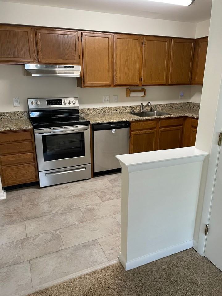 321 Walnut Court Way #21 - Photo 3 of 9