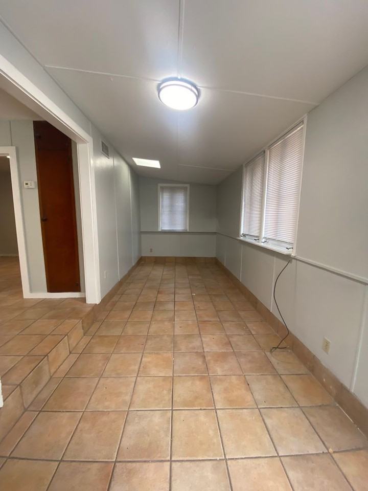 3510 Nw 6th St - Photo 2 of 16