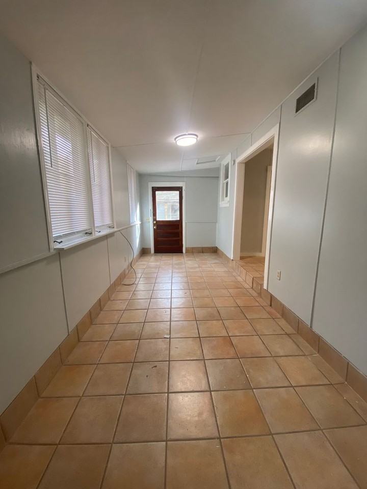 3510 Nw 6th St - Photo 3 of 16