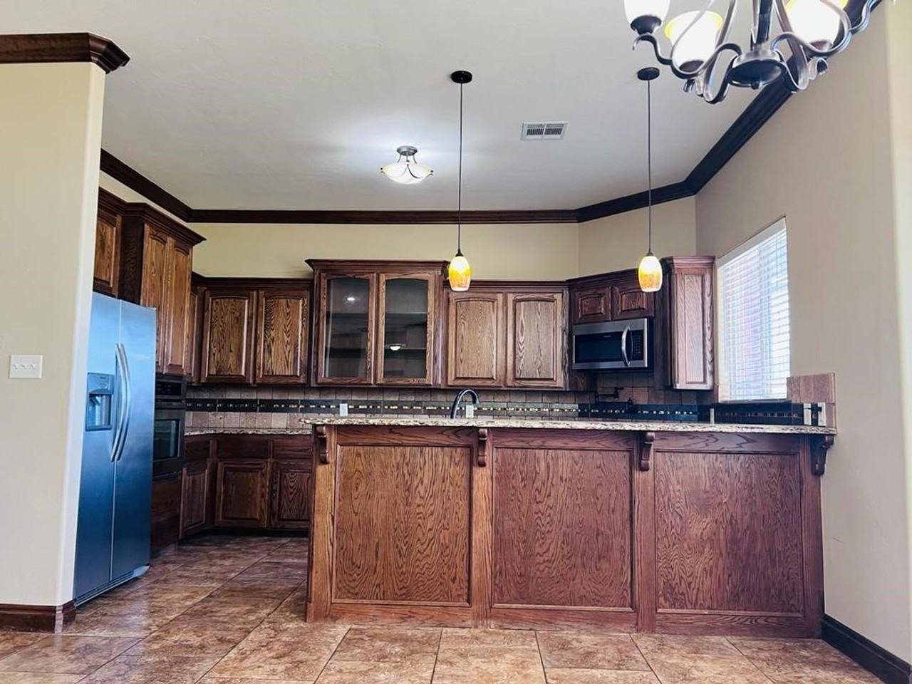 1001 Baybrook Dr - Photo 2 of 16