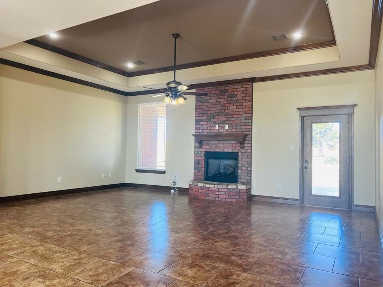 1001 Baybrook Dr - Photo 5 of 16