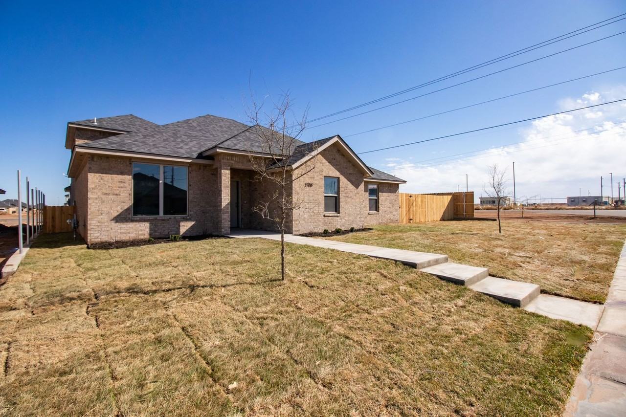 2700 Tampa Bay Ave - Photo 2 of 37