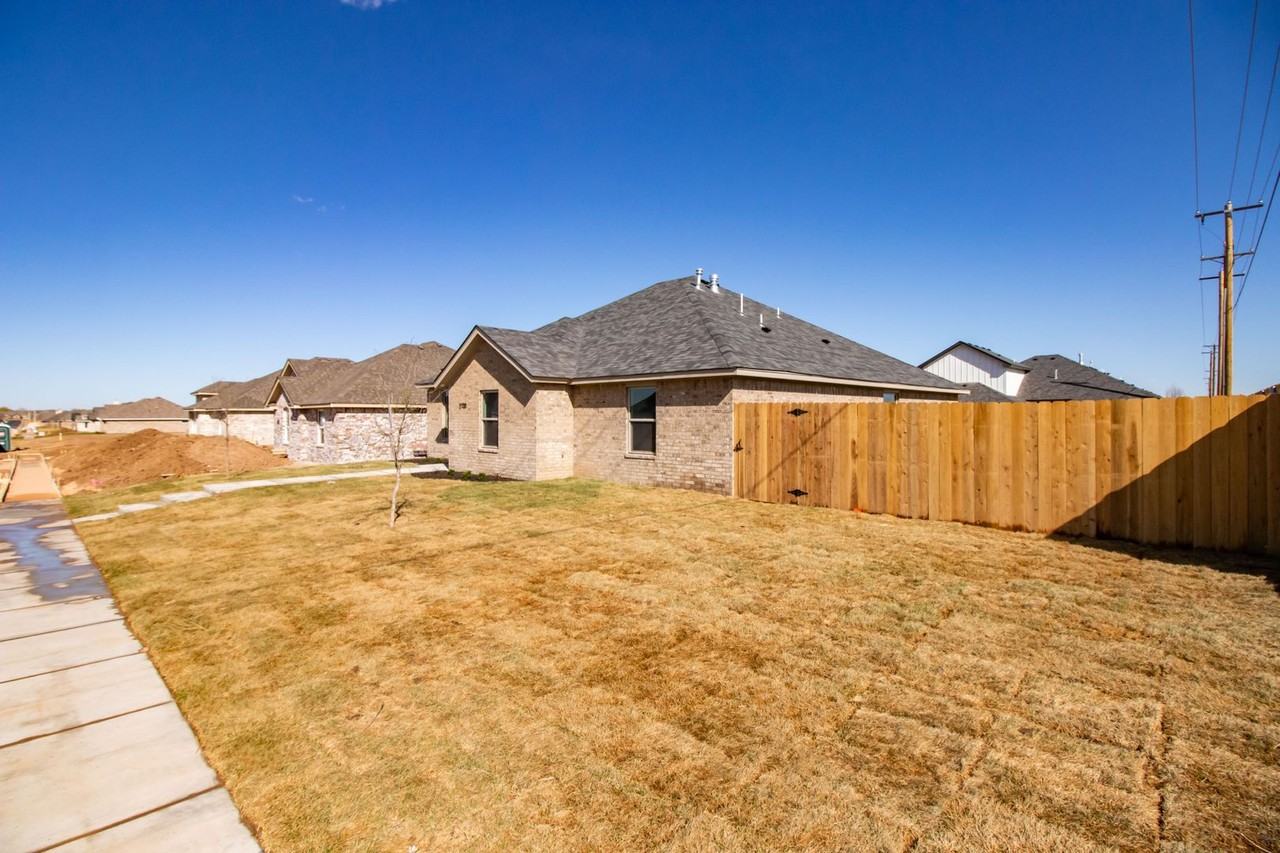 2700 Tampa Bay Ave - Photo 3 of 37