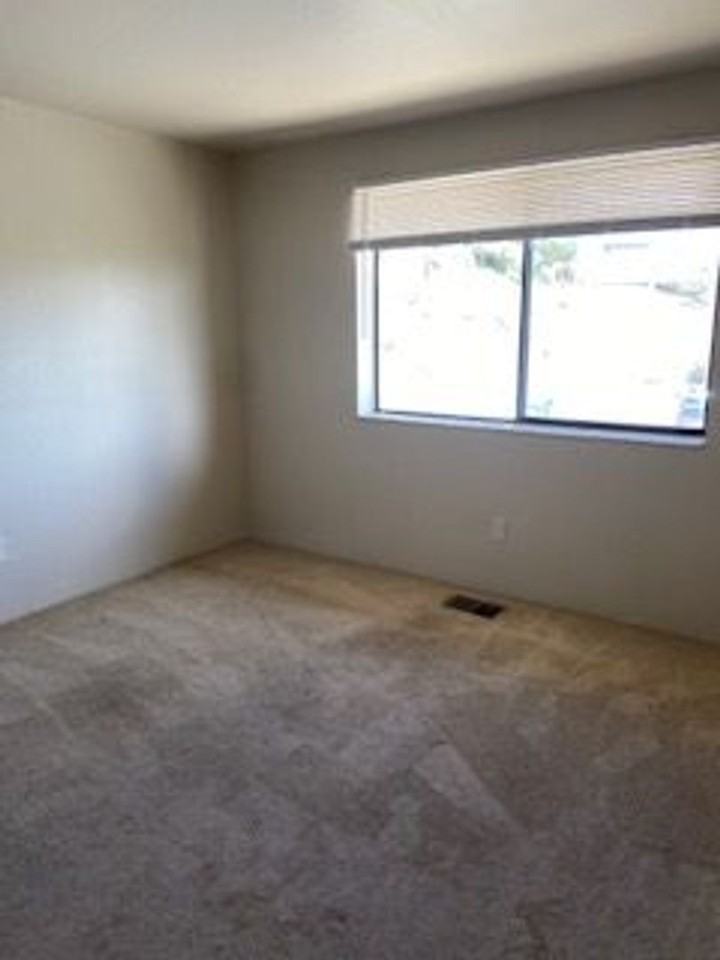 3627 Gypsum Rd - Photo 3 of 15