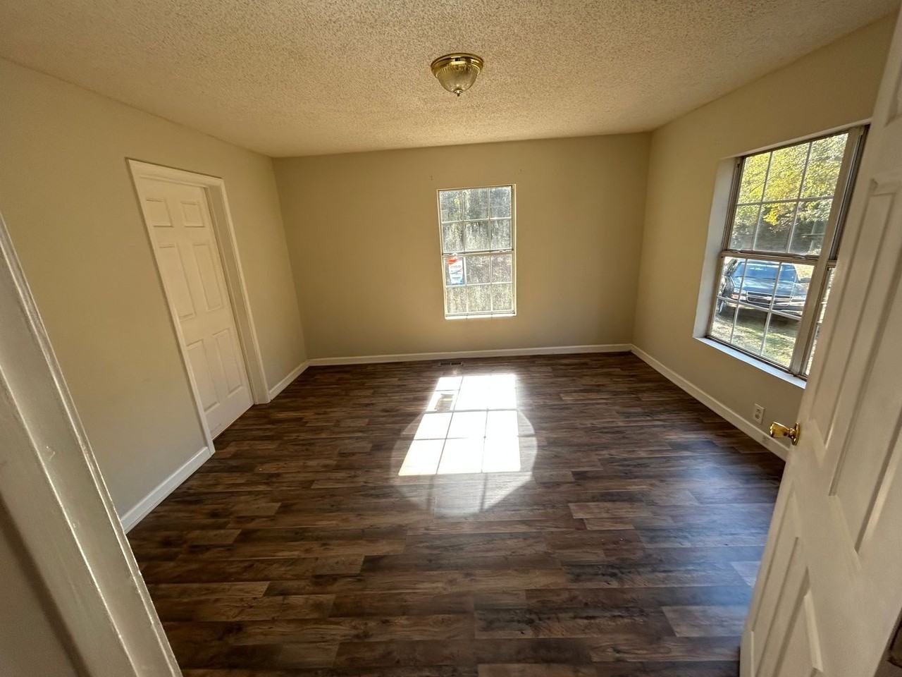 207 Brooks Rd - Photo 3 of 9