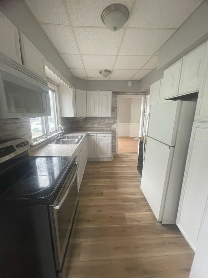 915 Forest Ave - Photo 3 of 10