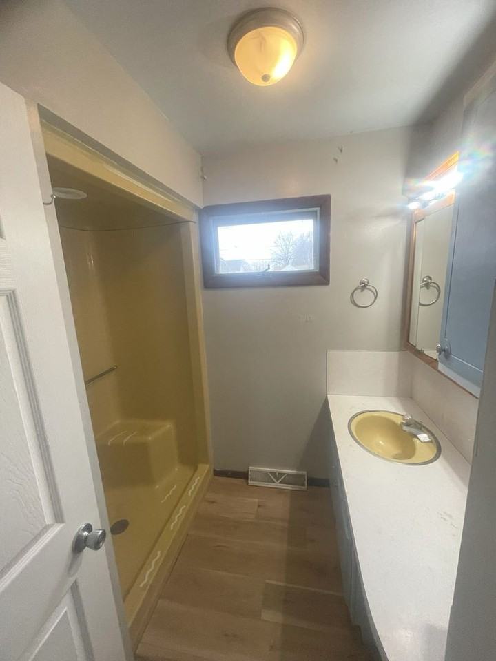 915 Forest Ave - Photo 6 of 10