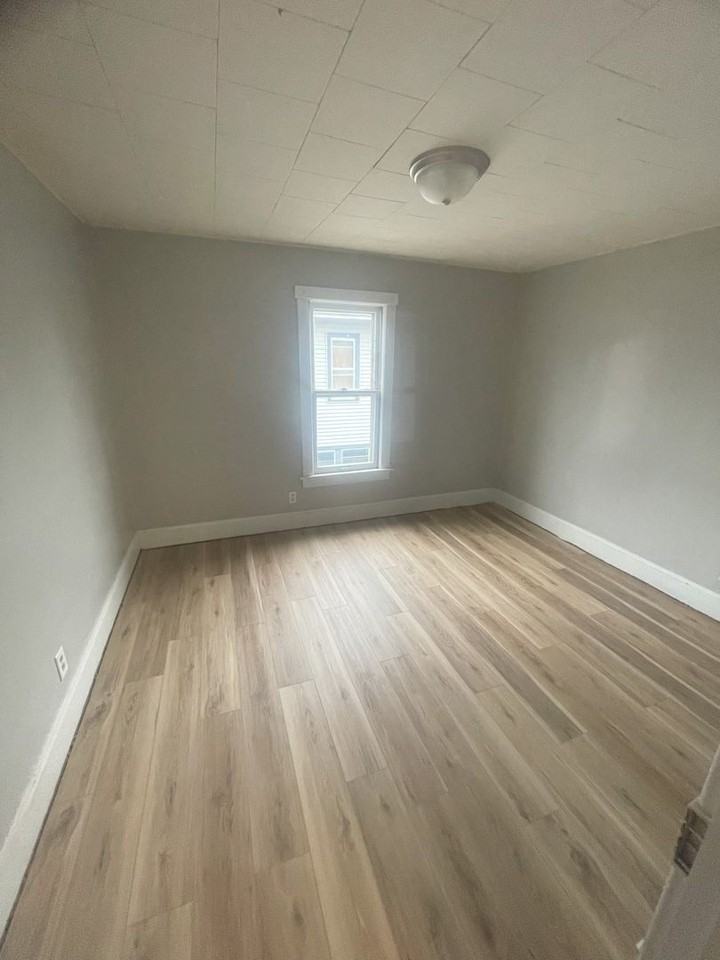 915 Forest Ave - Photo 7 of 10