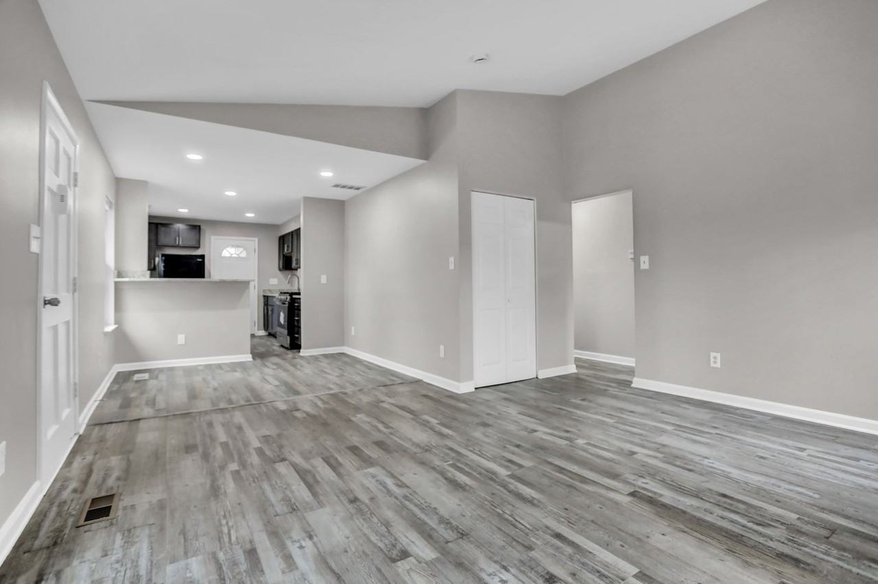 7215 Johnnycake Rd - Photo 3 of 27