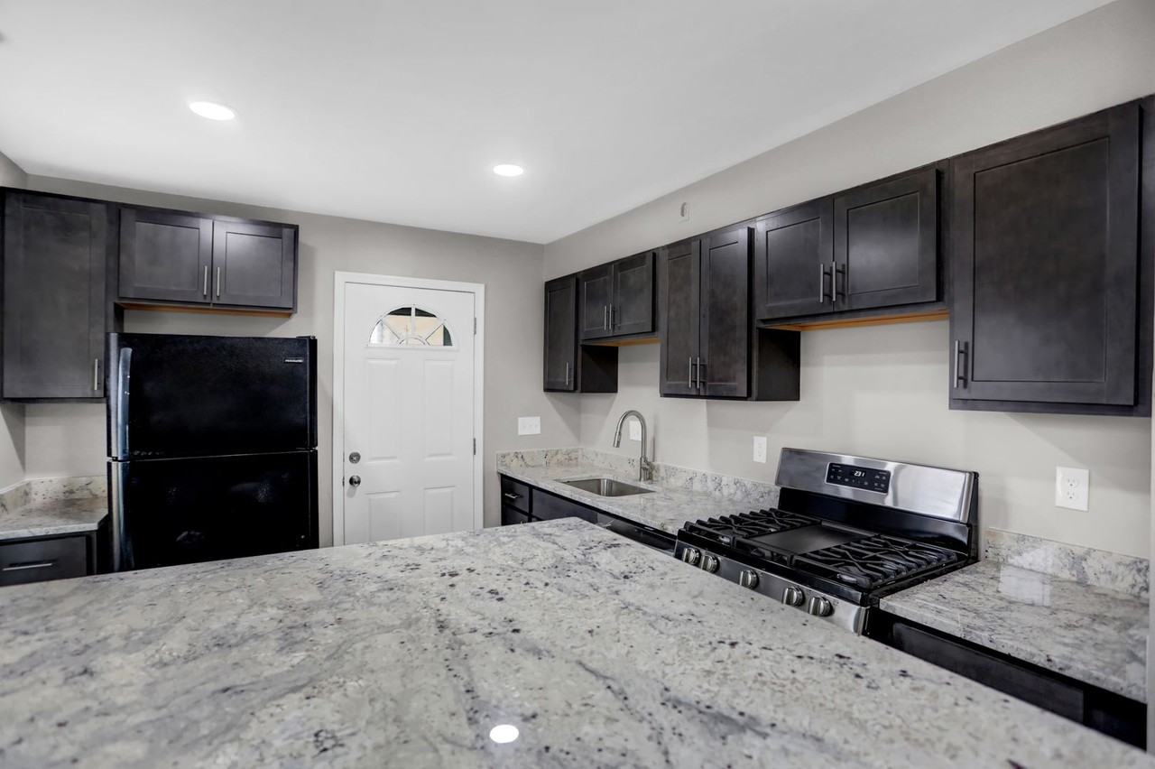 7215 Johnnycake Rd - Photo 5 of 27