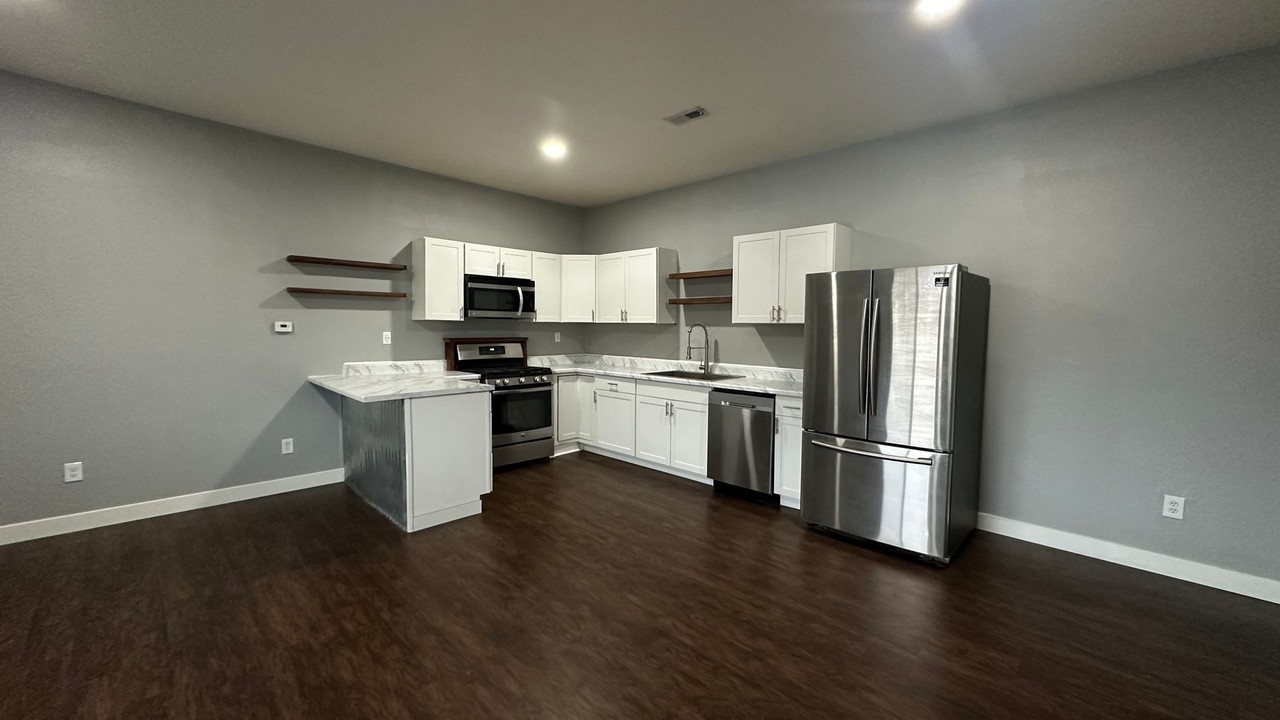 229 W Central Ave - Photo 2 of 11