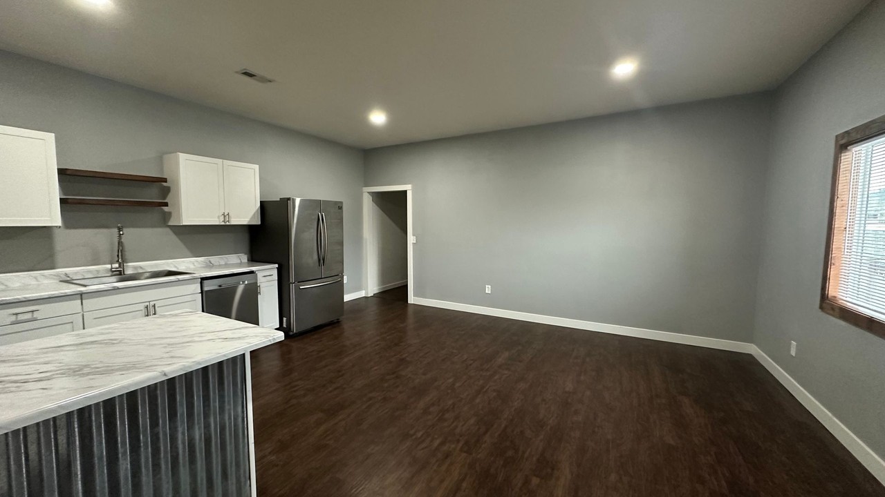 229 W Central Ave - Photo 3 of 11