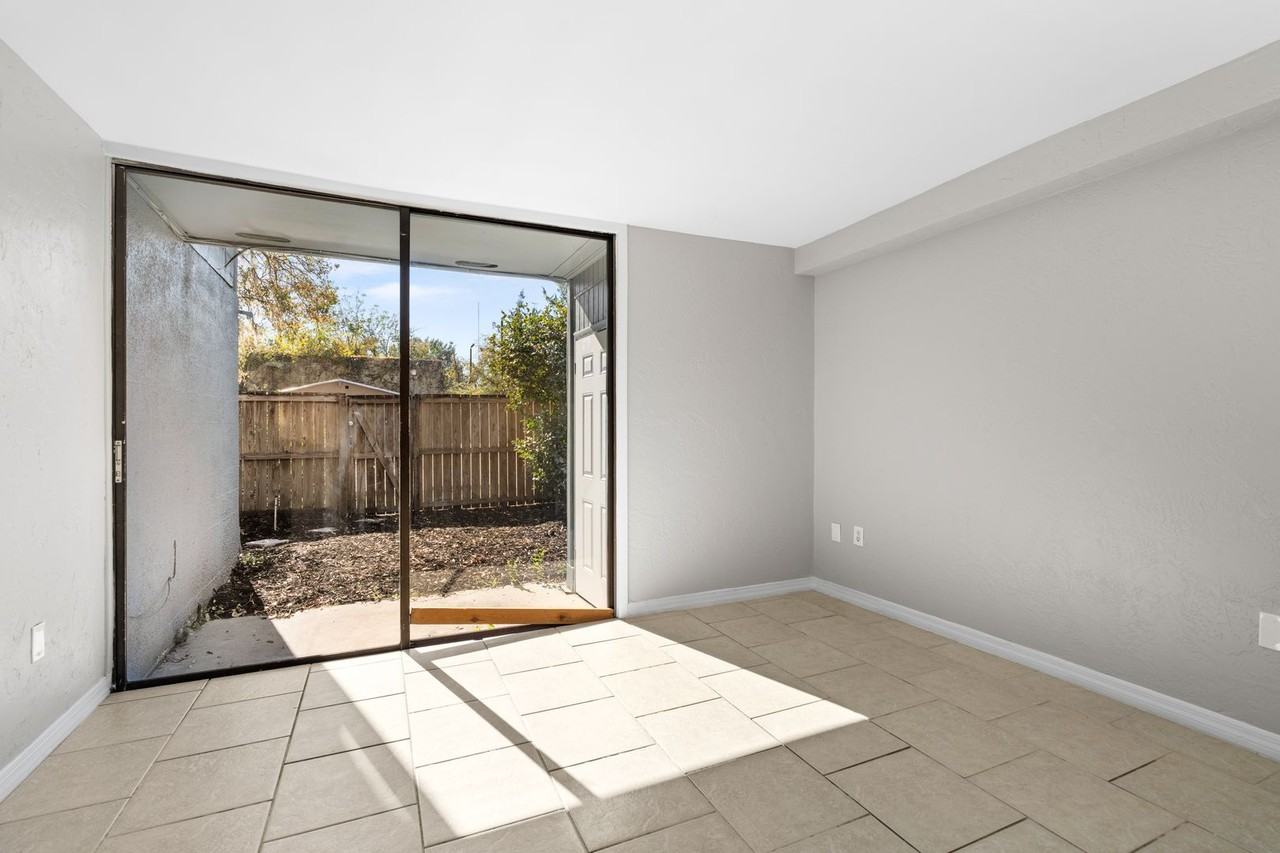 715 Sw 75th St - Photo 6 of 18