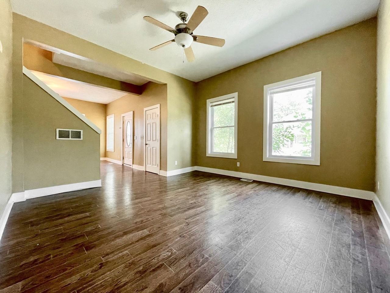 710 Logan St Se - Photo 6 of 32