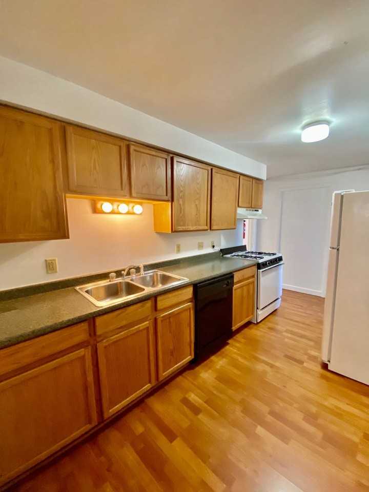 400 Perrin St. - Photo 4 of 28