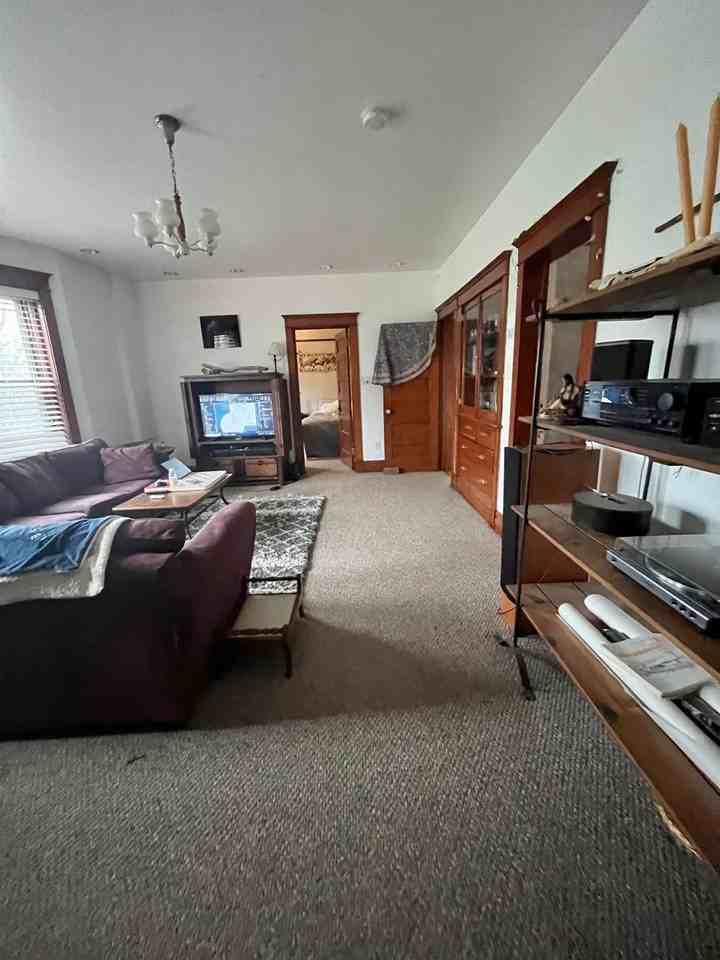 316 E 6th St - Photo 3 of 13