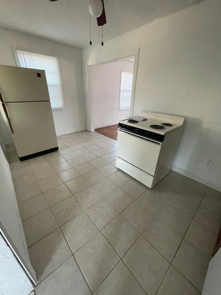 1008 N Thornton St - Photo 5 of 10