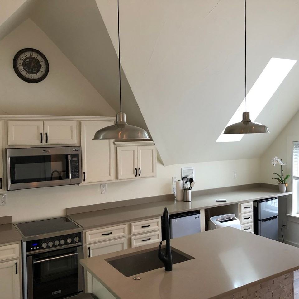 1103 N Weber St - Photo 2 of 4