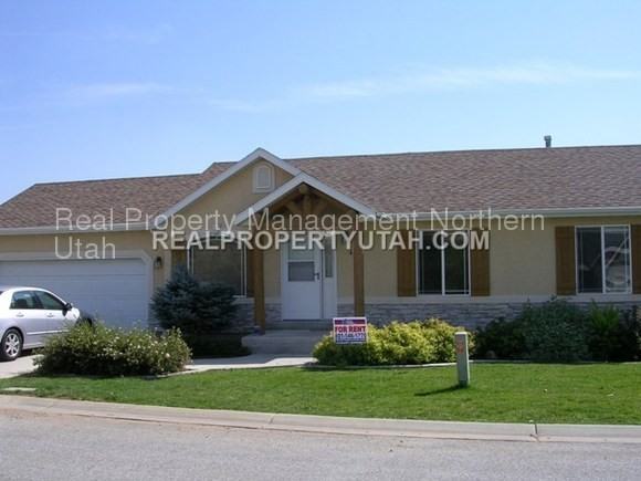 4779 Fairway Oaks Dr N - Photo 2 of 16