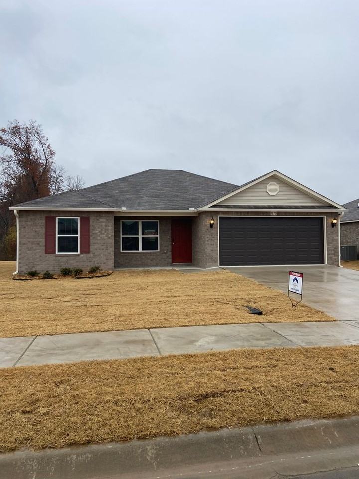 1670 Ryder St - Photo 4 of 20