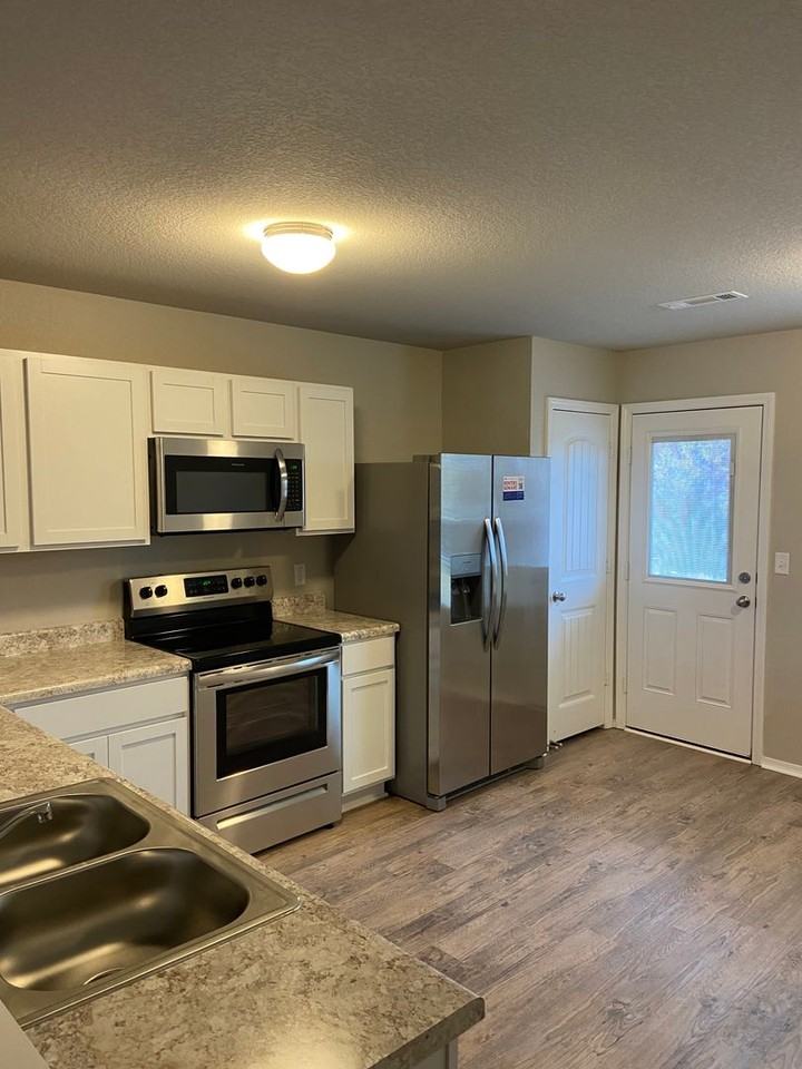 1670 Ryder St - Photo 6 of 20