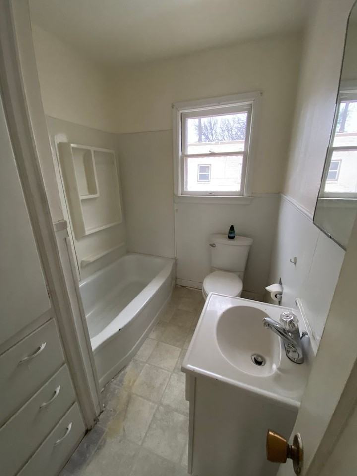 1015 N 6th St - Photo 3 of 9