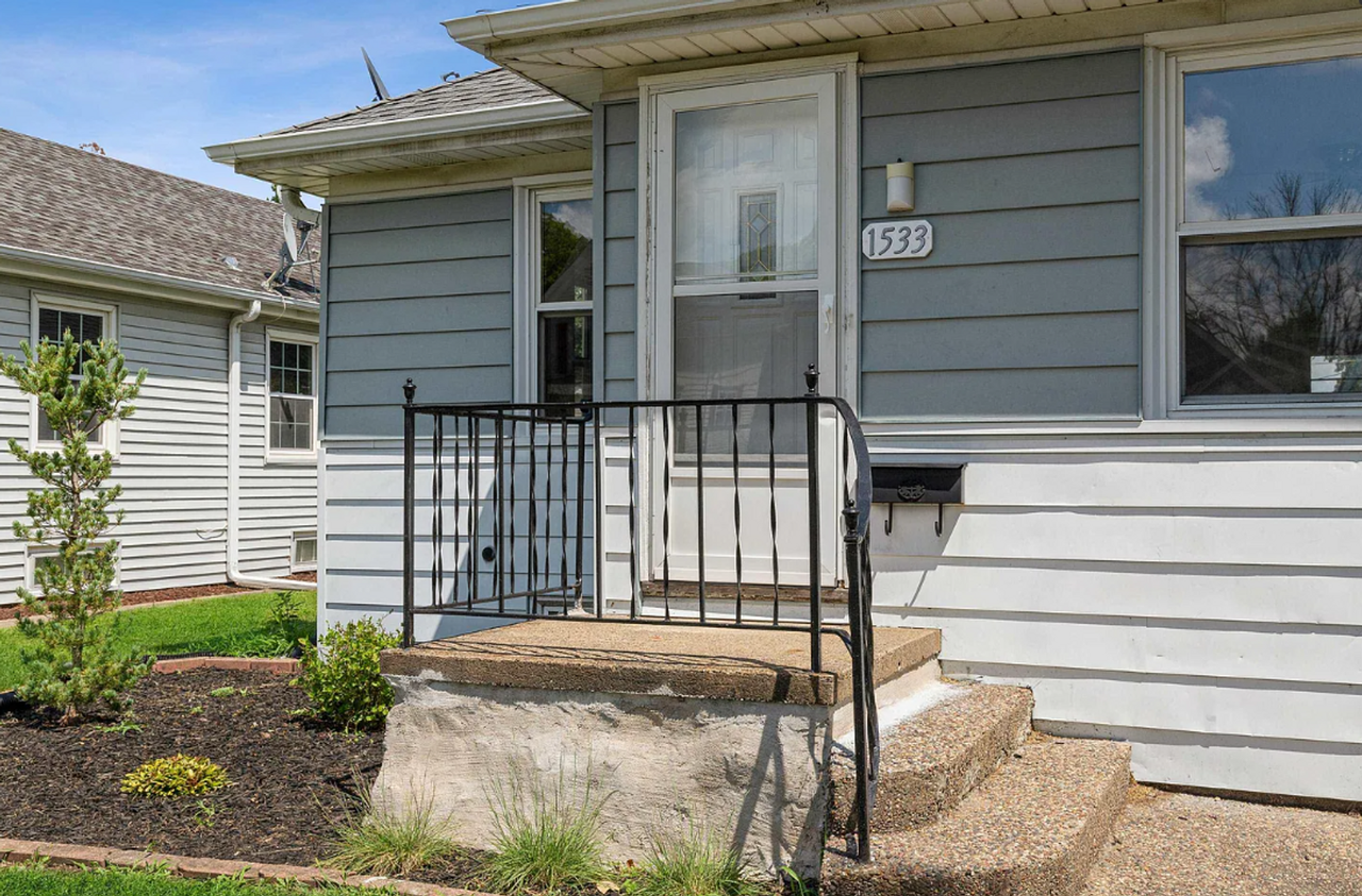 1533 39th St - Photo 2 of 14