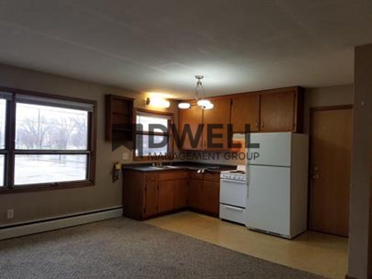 318 5th St Se - Photo 3 of 12