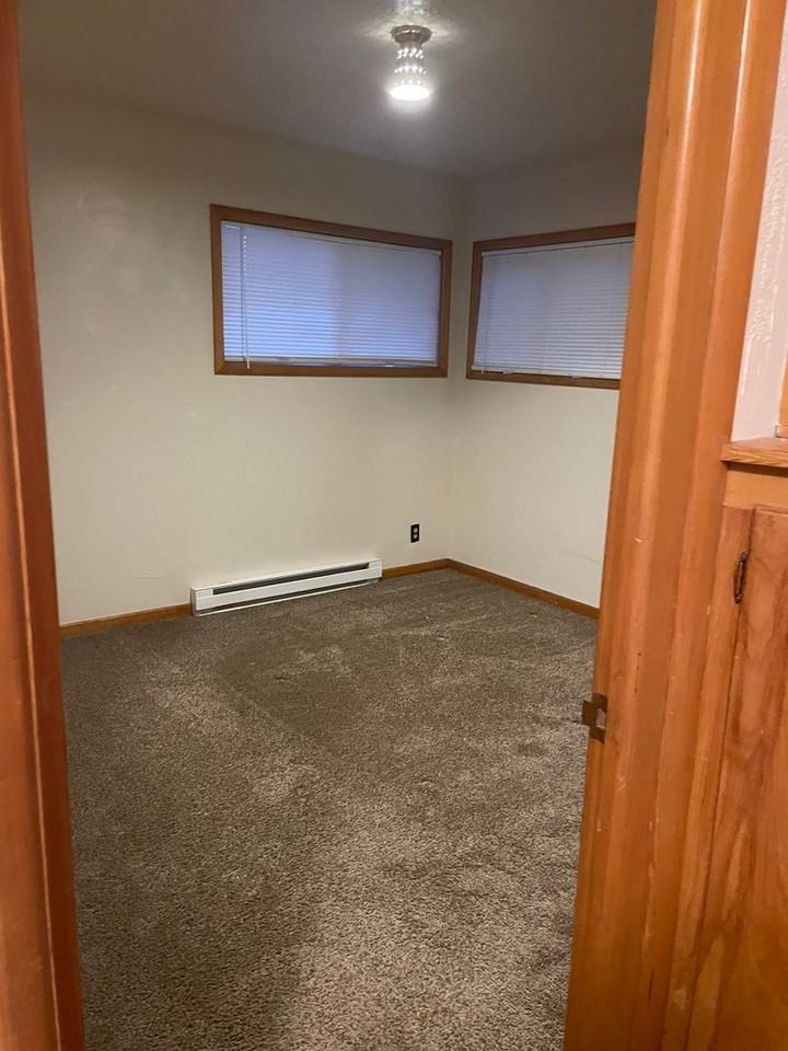 220 Se Denny St - Photo 2 of 13