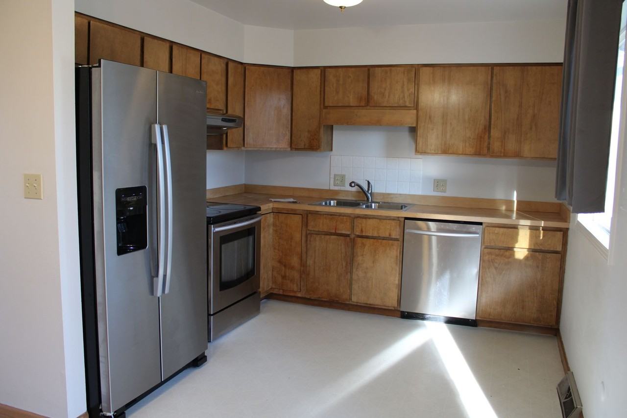 404 N Roosevelt Ave - Photo 3 of 15