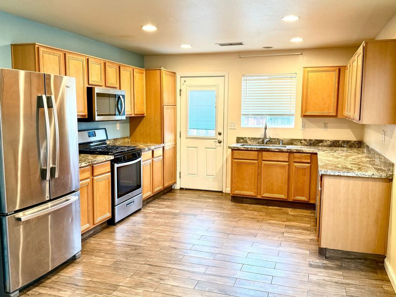 8825 Sunset Breeze Dr - Photo 3 of 16