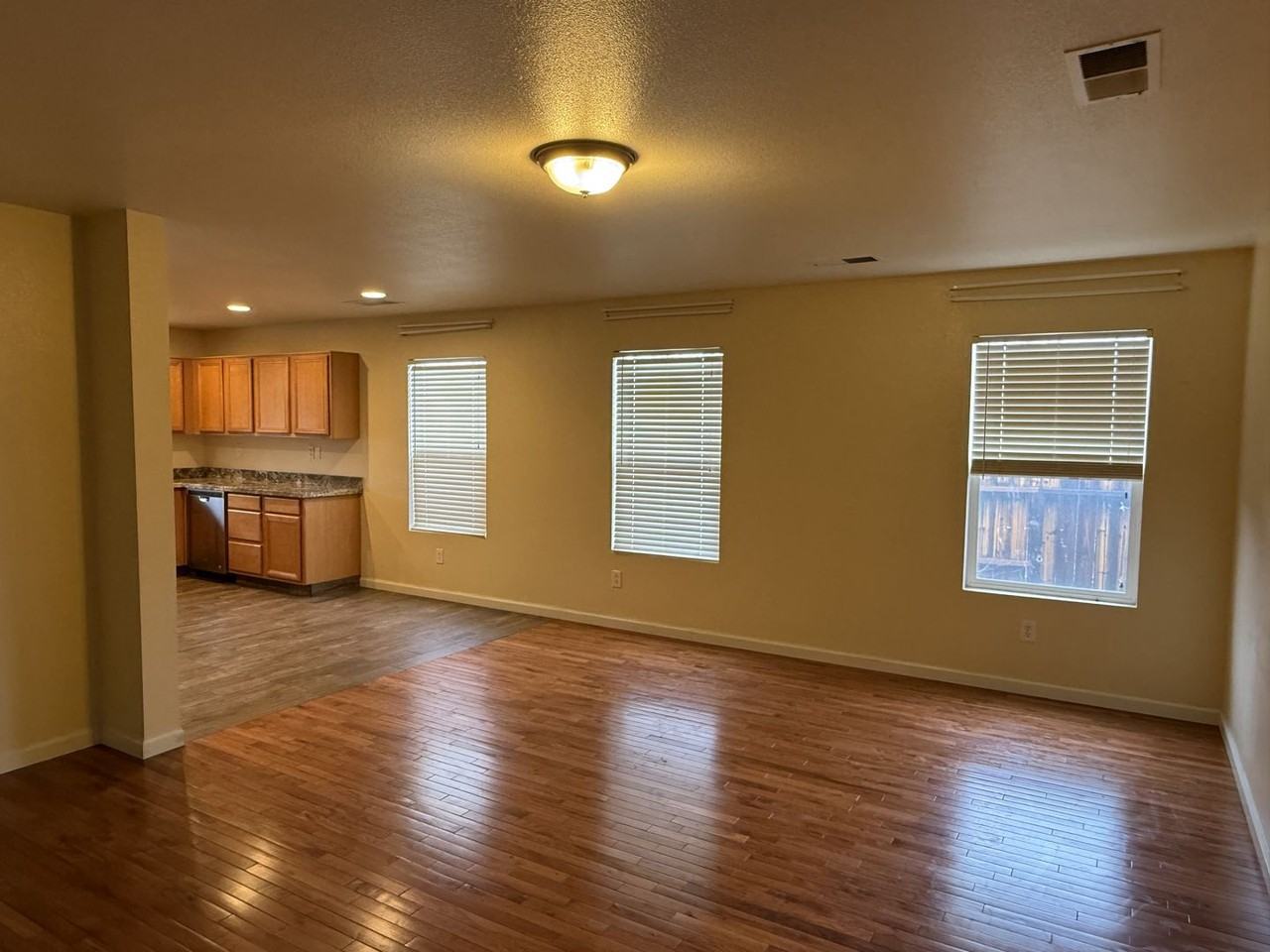 8825 Sunset Breeze Dr - Photo 4 of 16