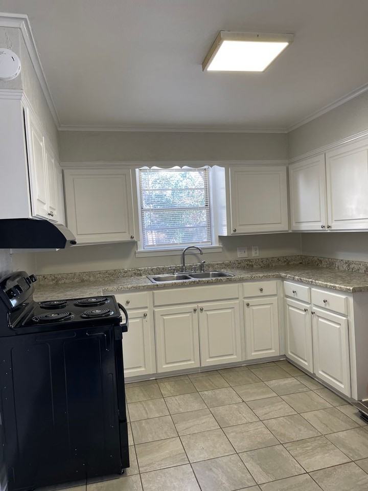 9139 Laurie Ln - Photo 5 of 16