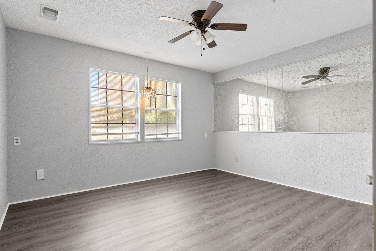 4820 Looney Ln - Photo 3 of 40