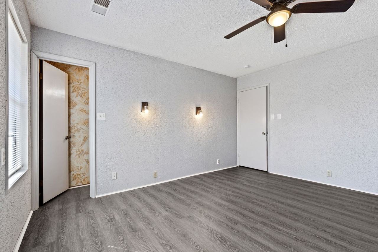 4820 Looney Ln - Photo 7 of 40
