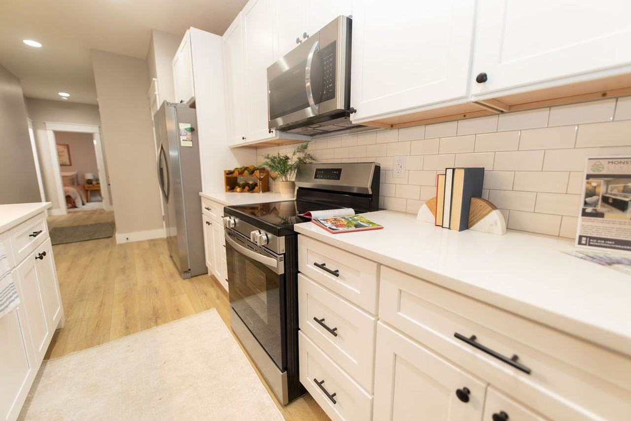 Brand New Build! 5 Bedroom, 5 Bathroom Duplex Townhome! - Photo 7 of 15