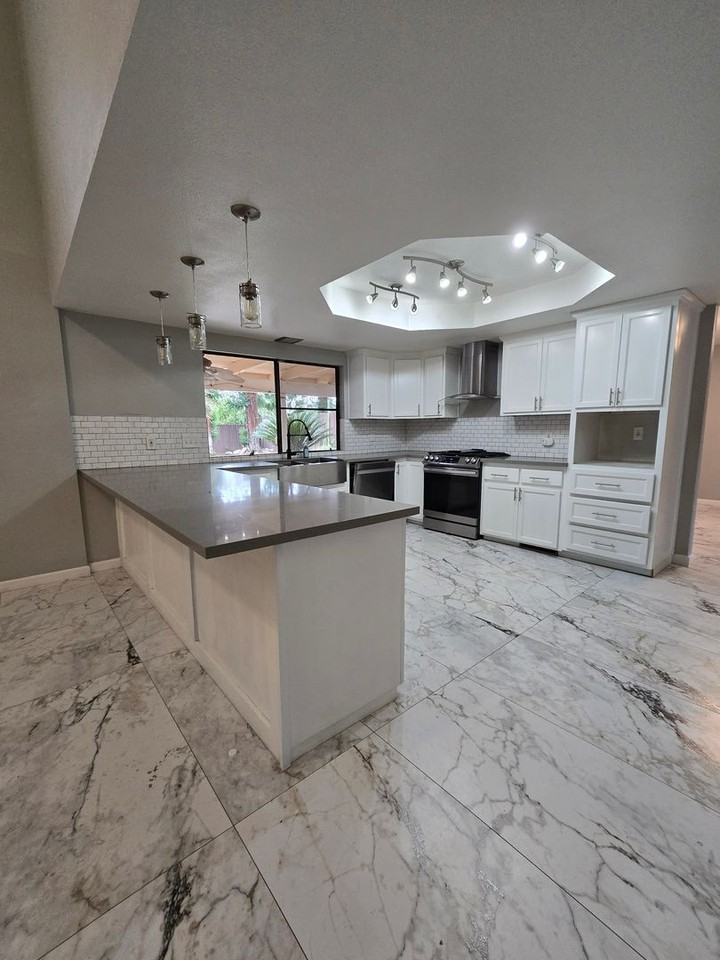 3031 S Oak Park St - Photo 4 of 33